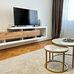 Parliament Central Apartment